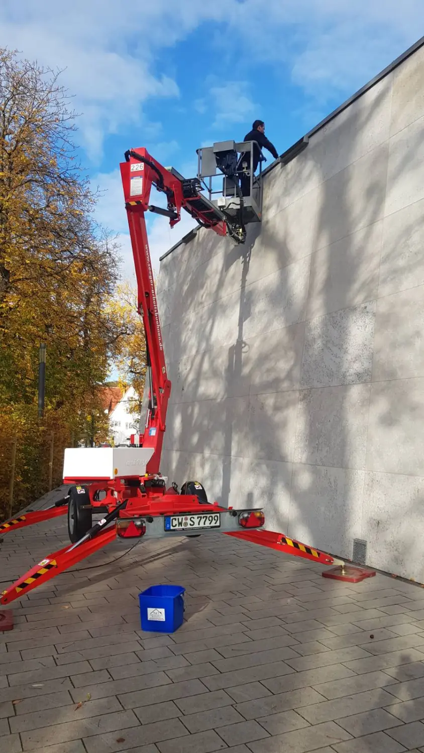 Dachrinnenreinigung von N&T Gebäudeservice