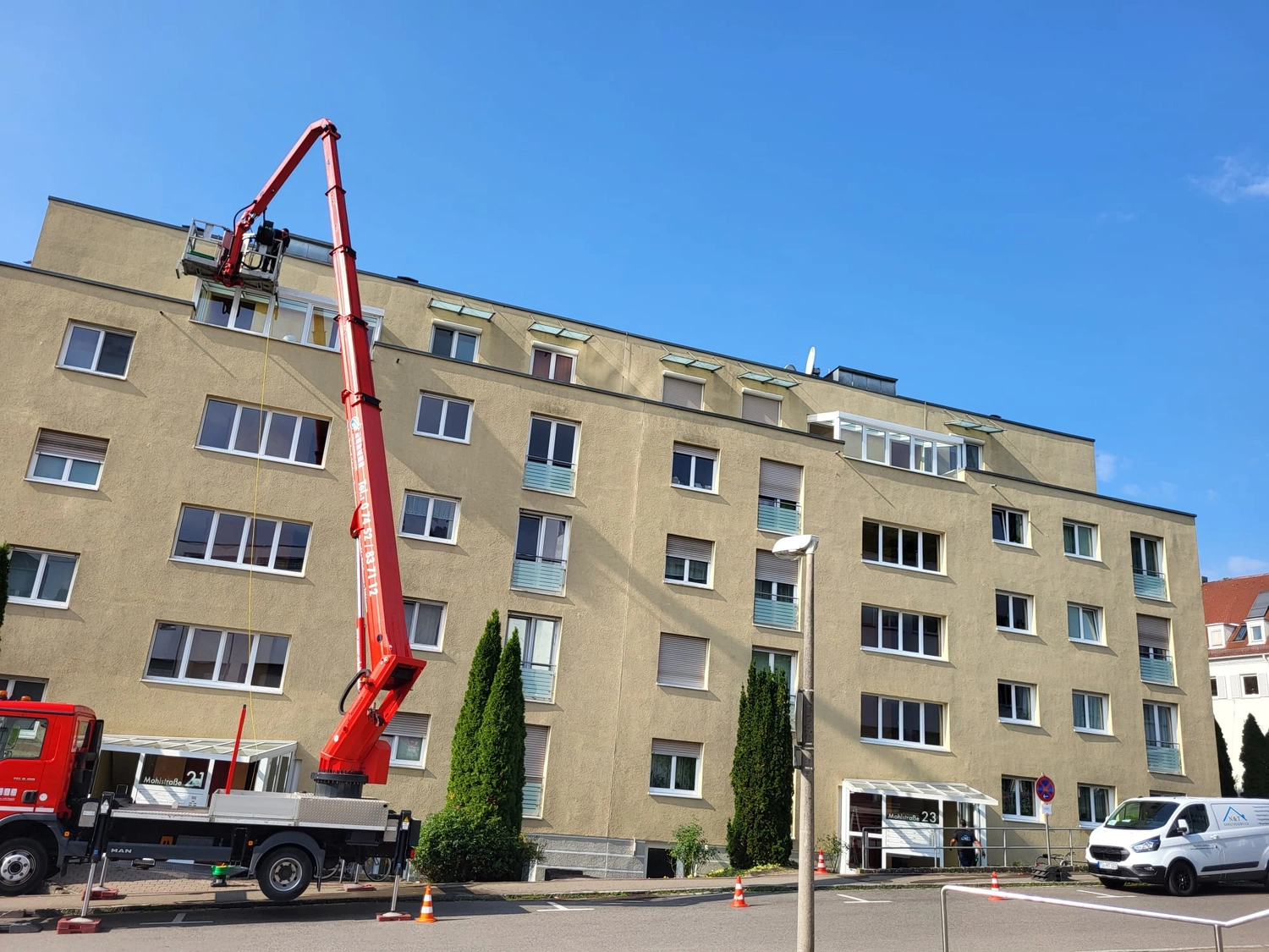 Glas- & Fassadenreinigung von N&T Gebäudeservice